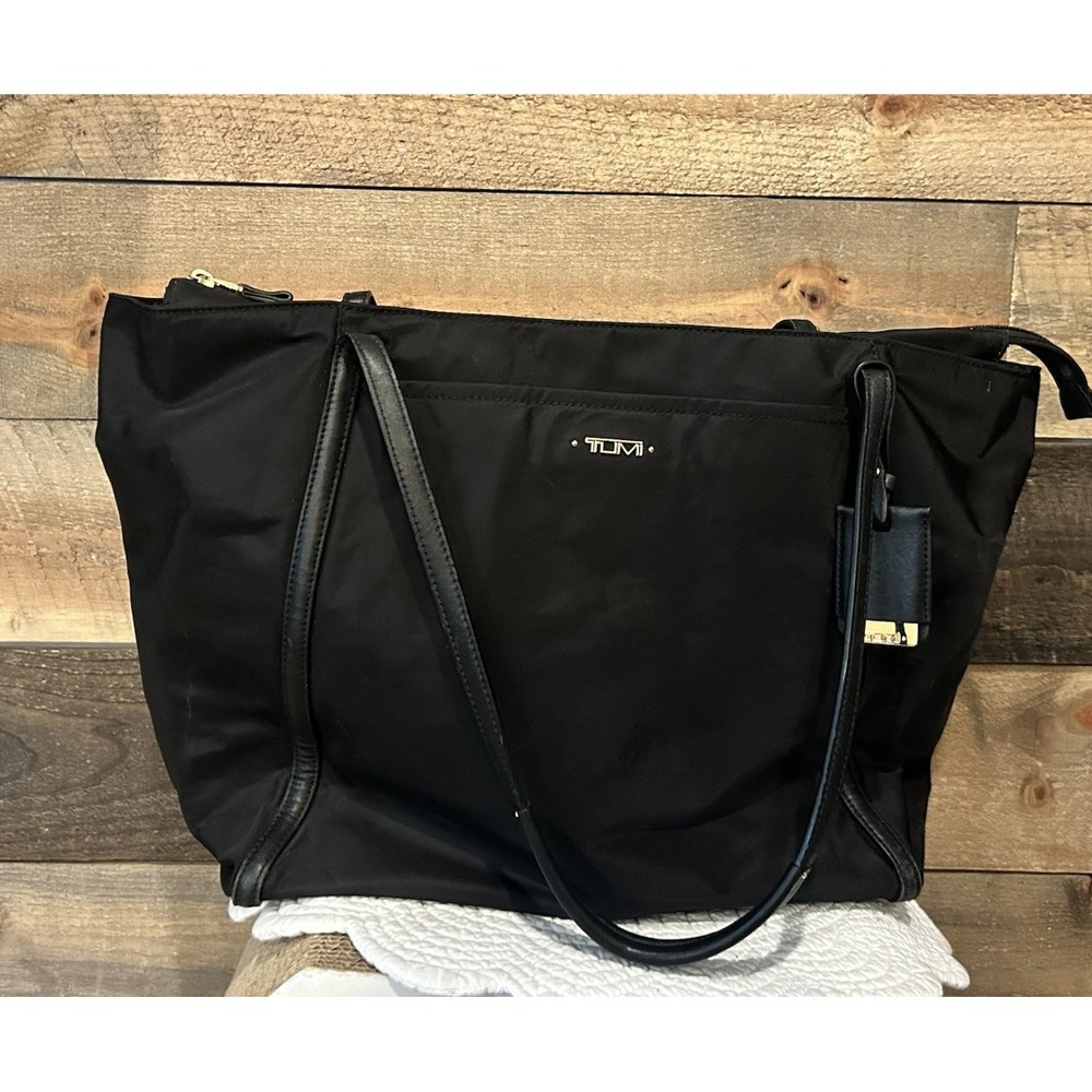 Tumi Voyageur Q Tote in Black with leather trim 18" x 12" x 6.5" Travel Carry on